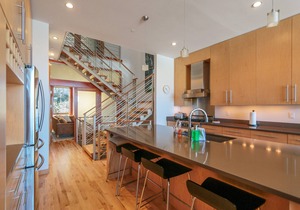 FOUR - River View, Hot Tub, Luxurious Downtown Loft!