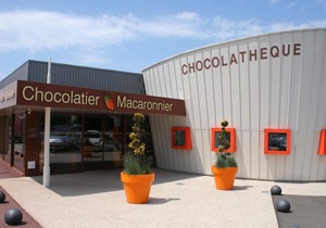 Cozy Seaside House: 2 Bedrooms, Terrace, WiFi, BBQ, Pet-Friendly, Near Granville