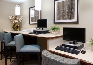 Free Breakfast Buffet + 20 Minutes from Niagara Falls! Pool & Hot Tub.