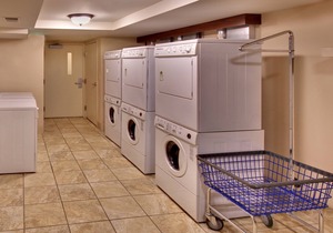 Free Breakfast, Free Wi-Fi, Indoor Pool | Studio with Roll in Shower