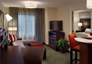 Free Breakfast, Free Wi-Fi, Indoor Pool and Hot Tub | King Suite
