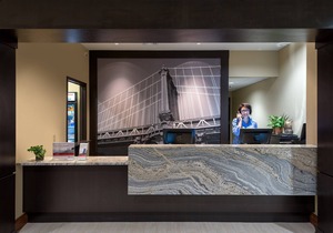 Free Breakfast, Free Wi-Fi, Indoor Pool and Hot Tub | King Suite