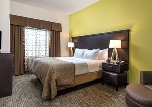 Free Breakfast, Free Wi-Fi, Indoor Pool and Hot Tub | King Suite