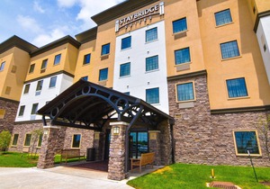 Free Breakfast. Pool. Studio w/ Kitchen Only 5 Miles from Purdue University.