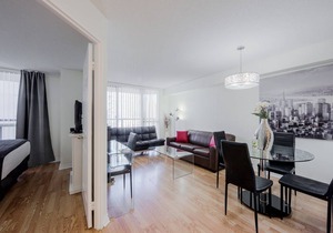 Free Parking Bay St. Condo (Sleeps 4) w. Big Balcony Walk to Sick Kids Hospital