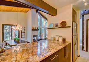 FREE SkyCard Activities - Top-Floor, Vaulted Ceilings, Pool/Hot Tubs - Tannenbaum By The River