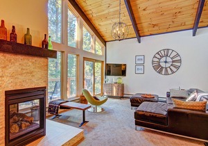 FREE SkyCard Activities - Top-Floor, Vaulted Ceilings, Pool/Hot Tubs - Tannenbaum By The River
