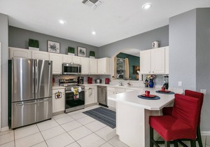 Free Water Park-Walk to Clubhouse-6BR Disney Home-Sleeps 15-Private Pool & Spa