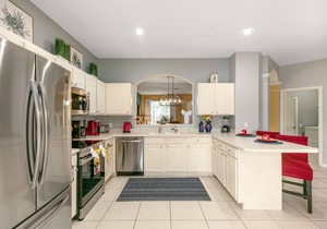 Free Water Park-Walk to Clubhouse-6BR Disney Home-Sleeps 15-Private Pool & Spa