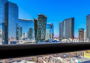 Friends Getaway! 2 Great Spaces, Near Bellagio Gallery of Fine Arts, Pool