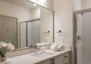 Frontdesk | 1BR Apt By Louisville Slugger Field