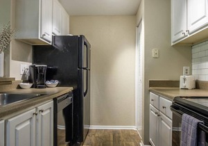 Frontdesk | 1BR Apt near Dining + Entertainment