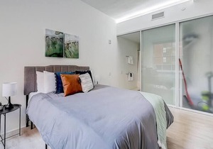 Frontdesk | Bright + Open Studio in Downtown