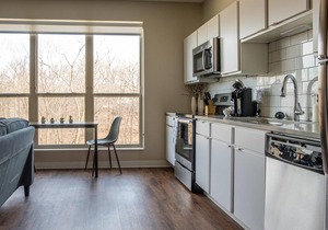 Frontdesk | Modern and Bright 1BR Suite