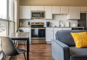 Frontdesk | Modern and Bright 1BR Suite