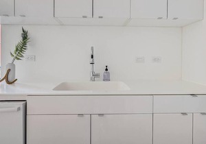 Frontdesk | Open + Bright Studio Apt in Downtown