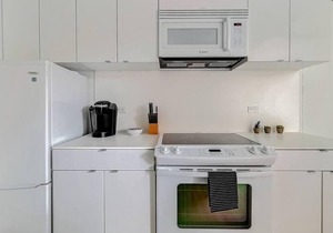 Frontdesk | Open + Bright Studio Apt in Downtown