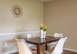 Frontdesk | Opulent 2 BR Apt in Uptown High-rise