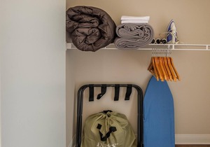 Frontdesk | Stylish 1BR Apt Near Theater