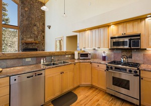 Fulled Remodeled Mtn Home on Columbine Lake - Hot Tub - 1 mile to Purg - AC