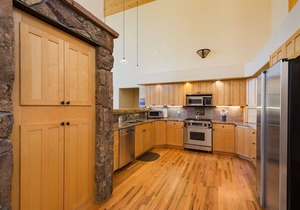 Fulled Remodeled Mtn Home on Columbine Lake - Hot Tub - 1 mile to Purg - AC