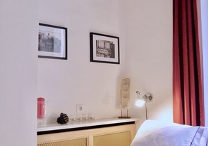 FULLY RENOVATED very quiet charming 2bed/2bath flat in the Marais sleeps up to 4