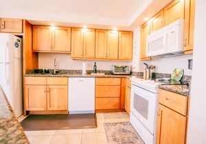 FULLY UPGRADED 2BED/2BATH BREATHTAKING VIEWS ACROSS FROM THE BEACH