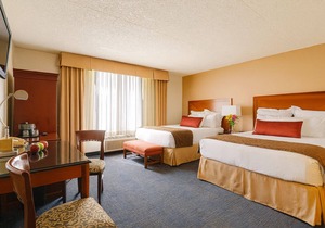 Fun for the Whole Family! 2 Convenient Rooms, Free Parking and Onsite-Pool