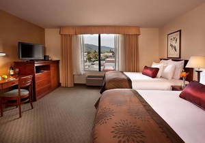 Fun for the Whole Family! 2 Convenient Rooms, Free Parking and Onsite-Pool