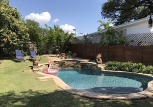 Fun Hip Home + Guesthouse in Austin's SoCo! Perfect For ACL/SXSW! POOL & HOT TUB