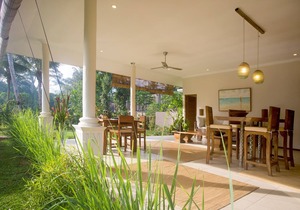 Garden 1BR Villa With A Large Pool! - 6Min Drive To The Monkey Forest!