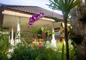 Garden 1BR Villa With A Large Pool! - 6Min Drive To The Monkey Forest!