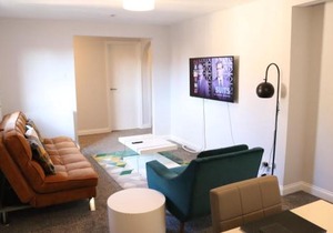 Garland Modern Apartment with Private Garden & Parking Dartford 5