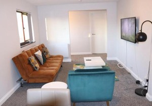 Garland Modern Apartment with Private Garden & Parking Dartford 5