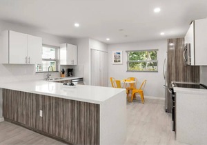 Gated Parking 4 Bedroom 2 Bath | Design District 10Min to beach