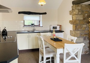Traditional cottage with wood burning stove and fantastic views of Rosedale.