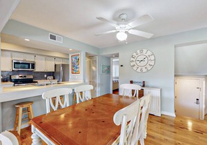 George Fazio Golf Course Views with Updated Bathrooms!