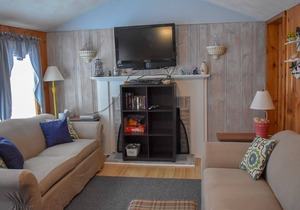 Glen 42- Cute cottage with ac. .3 miles to sandy and flat beach