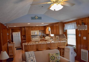 Glen 42- Cute cottage with ac. .3 miles to sandy and flat beach