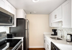 Gorgeous Ballston 1BR w/W/D, Gym & Pool, near Metro, by Blueground