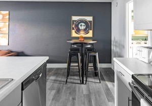 Gorgeous CozySuites in Camelback w/pool, parking! 10