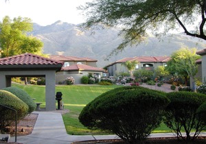Gorgeous getaway! Steps to the pool-Awesome mountain views