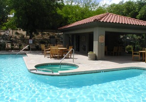Gorgeous getaway! Steps to the pool-Awesome mountain views