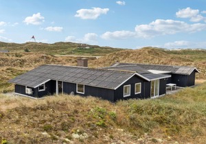 Gorgeous home in Hvide Sande with sauna