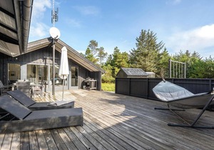 Gorgeous home in Hvide Sande with WiFi