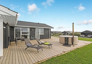 Gorgeous home in Løkken with sauna