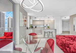 ★★★★★GORGEOUS OCEAN-VIEW 2BD CONDO. MIN TO BEACH