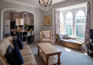 Grand Flat | Heart of Herne Bay | 300m from beach