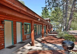 Grand Pines Motel Rooms