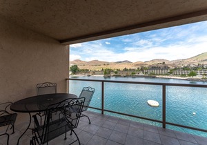 Grandview 632 Waterfront condo on Lake Chelan